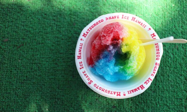 ハレイワ名物！松本シェイブアイスのレインボーかき氷のアイキャッチ画像
