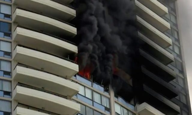 ホノルルの高層コンド火災、被害総額は100億円以上　放火の疑いなしのアイキャッチ画像