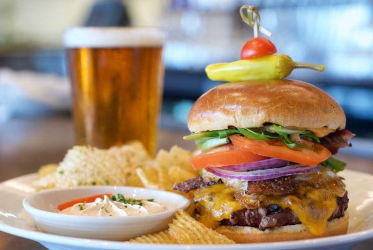 ハーバーレストラン・アット・ピア 38 のハッピーアワー「Huki Pau」 ハワイプレス